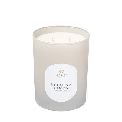 This Belgian Linen 2 Wick Candle features a matte grey glass vessel and two hand-crafted wicks with carefully selected, high quality ingredients for an irresistible scent. Perfect for any setting.