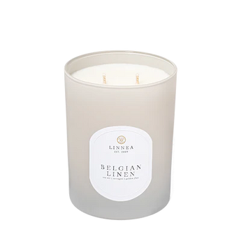 This Belgian Linen 2 Wick Candle features a matte grey glass vessel and two hand-crafted wicks with carefully selected, high quality ingredients for an irresistible scent. Perfect for any setting.